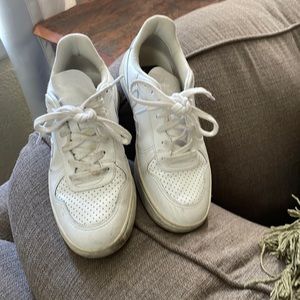 Womens White veja sneakers  size 7.5